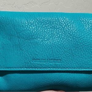 Portland Leather Medium Metro Crossbody in Key West